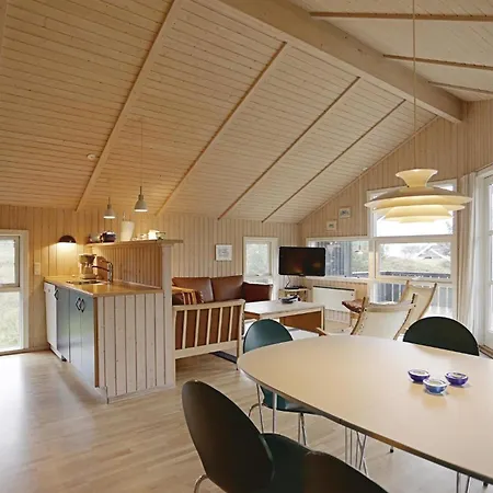 Casa de Férias Aakirkeby Liii *